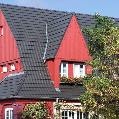 Dom jednorodzinny z dachówką Rheinland kolor starej farby