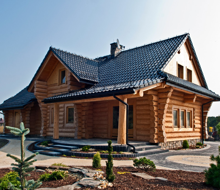 Drewniany dom z dachówką Röben