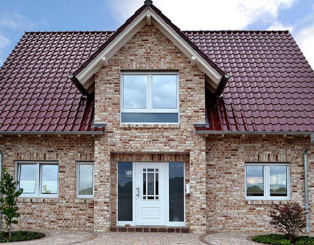 Dom jednorodzinny z dachówki MONZA Trentino