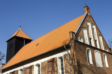 Kościół w Klewkach z dachówki Bornholm Naturalnej