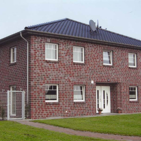 Budynek mieszkalny z cegły Greetsiel fryzyjskiej cieniowanej gładkiej
