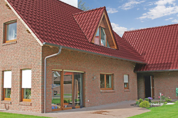 Dom jednorodzinny z dachówki Piemont Trentino