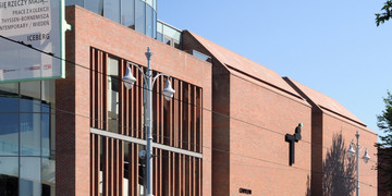 Centrum Sztuki Współczesnej w Toruniu z cegły Canberra cieniowana gładka