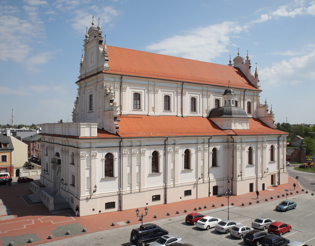 XVII-wieczny barokowy kościół oo. Franciszkanów